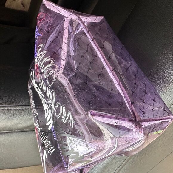 Victoria's Secret Medium Makeup
Bag - Stylish & Practical - Picture 9 of 15